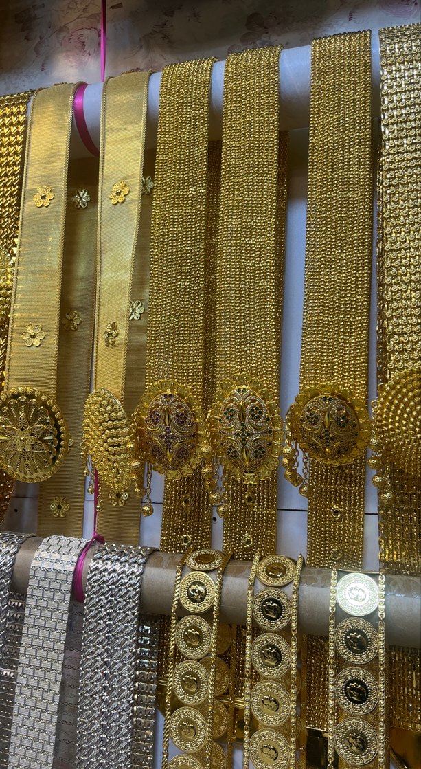 Zincir Detaylı Parlak Altın Kadın Kemer - Görsel 3