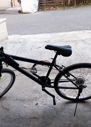  Beden siyah Renk Tertemiz bisiklet sadece 1 ay kullanıldı 26 jant 21 vites pazarl