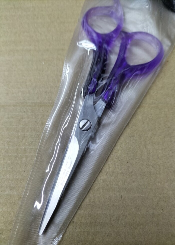 Plastik saplı çelik kuafor makasi - Görsel 3