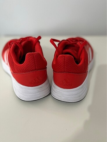 40 Beden kırmızı Renk Adidas spor ayakkabı