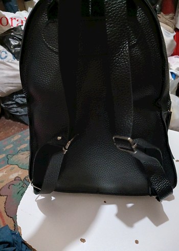 Kadın Siyah Deri Fermuarlı Sırt Çantası - Görsel 4