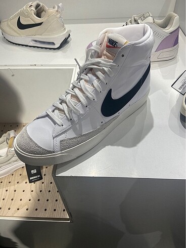 Hiç giyilmedi orijinal Nike blazer Mid