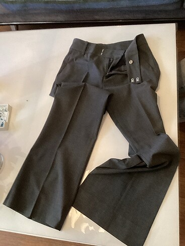 Pantolon klasik iş için kullanılır