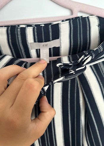 H&M Çizgili Pilili Yüksek Bel Şort