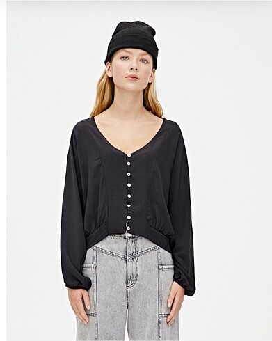 pull and bear siyah gömlek