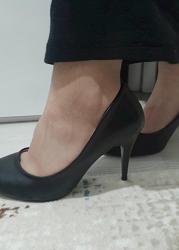 Siyah Deri Stiletto Topuklu Kadın Ayakkabı(Dm den 250 olur)