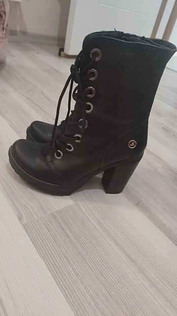 Topuklu kadın bot, fermuarlı - Görsel 2