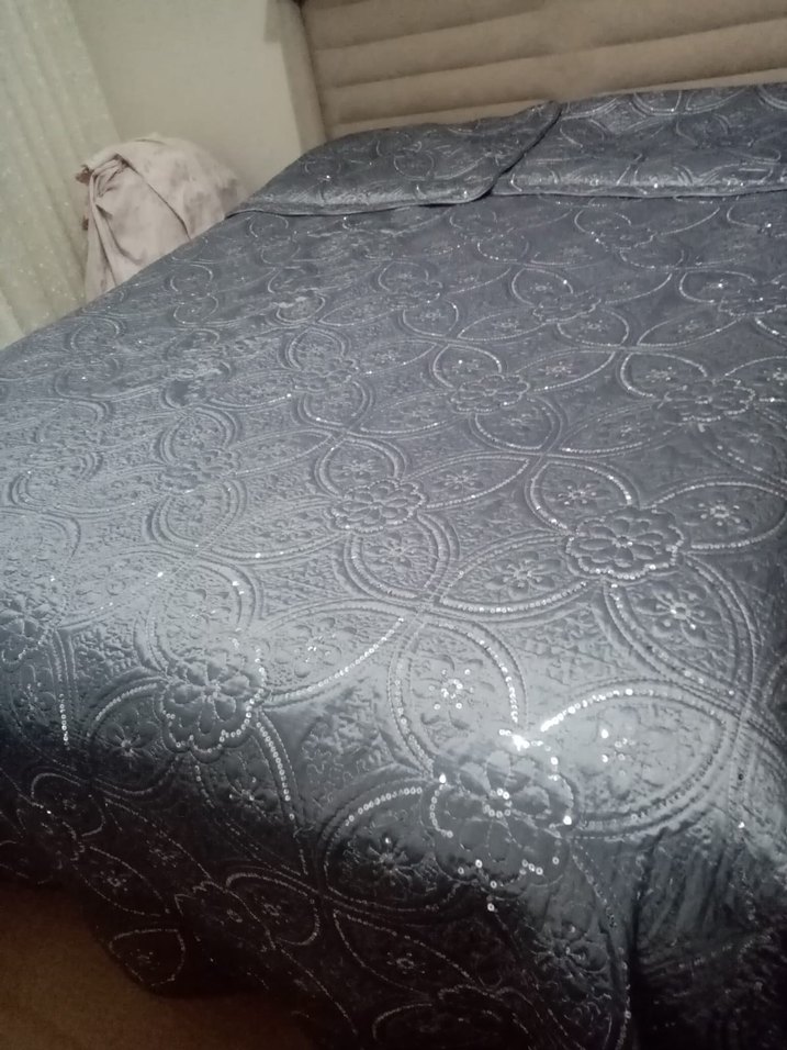 Gri Nakışlı Yatak Örtüsü - Görsel 2