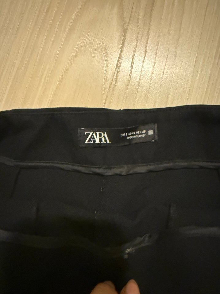 Zara Düğmeli Siyah Mini Yüksek Bel Kadın Şort - Görsel 2