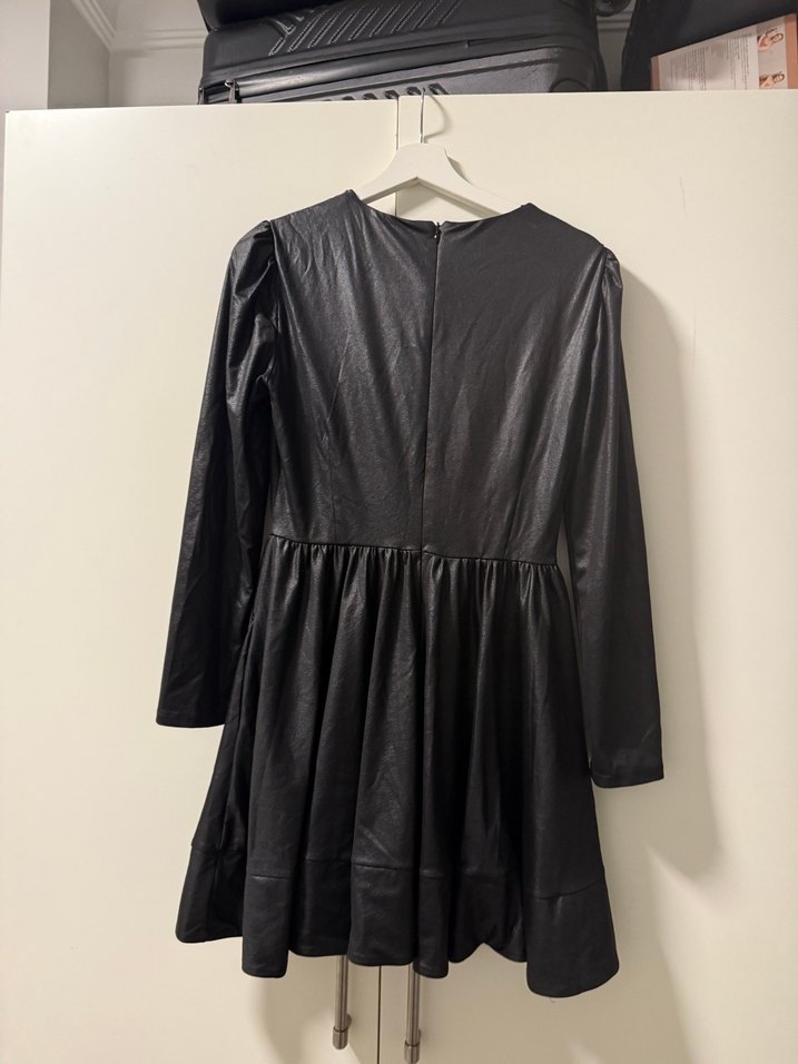 Drapeli V Yakalı Siyah Midi Elbise - Görsel 4