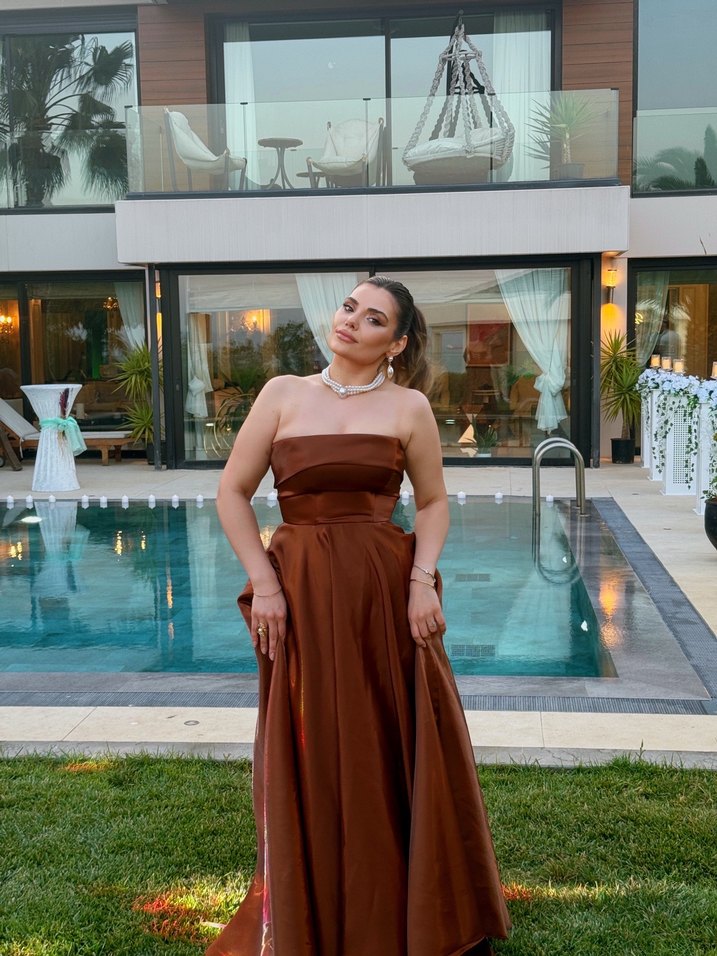 Kahverengi Drapeli Straplez Uzun Abiye - Görsel 2