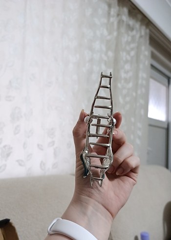 Mavi Fiyonk Detaylı Avant-Garde Metal Toka - Görsel 3