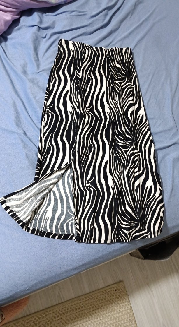 Zebra Desenli Pilili Siyah Midi Etek - Görsel 2