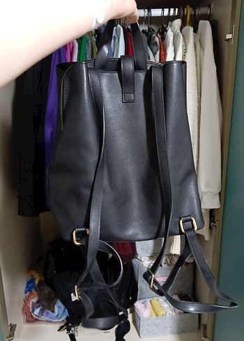 Püsküllü Siyah Deri Kadın Sırt Çantası - Görsel 3