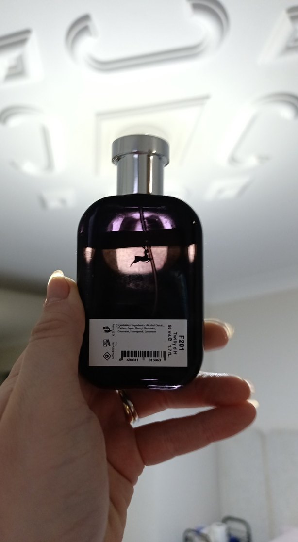 Kadın Parfümü Siyah Şişede - Görsel 2