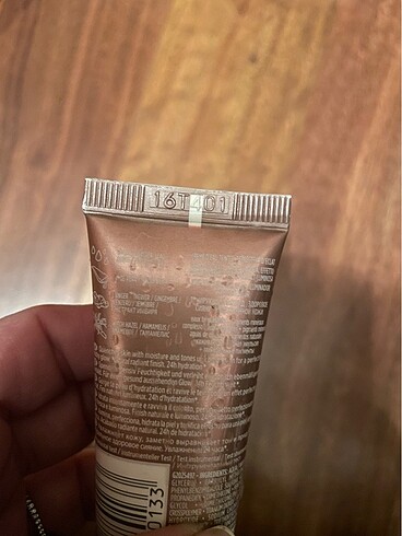  Beden Renk Loreal skin paradise fair 02