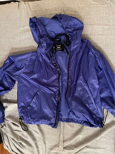 bershka yagmurluk