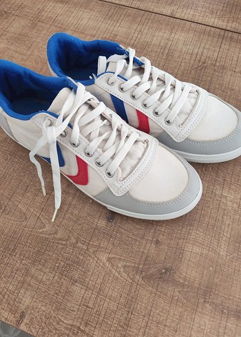 Gri Detaylı Beyaz Kadın Spor Ayakkabı - Görsel 3