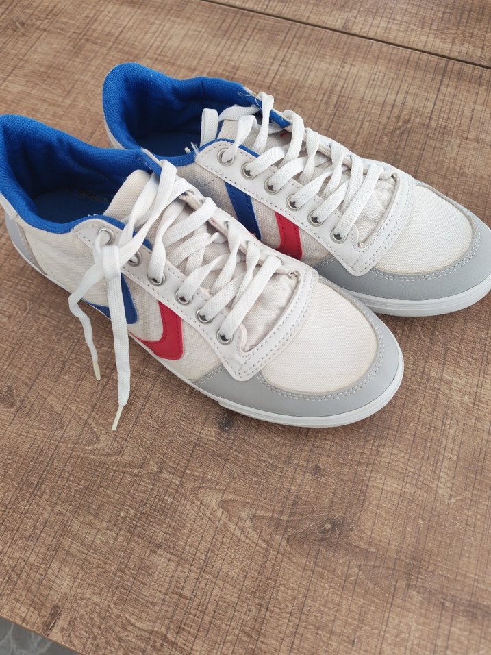 Gri Detaylı Beyaz Kadın Spor Ayakkabı - Görsel 3