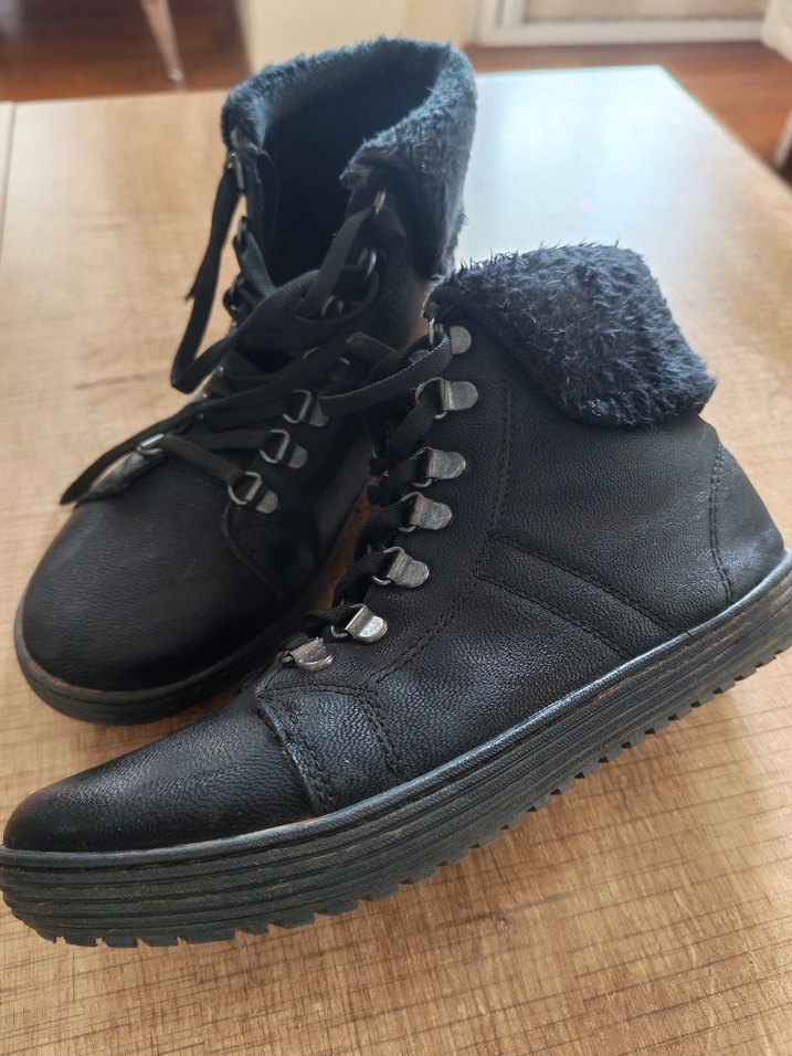 Siyah Kürklü Kadın Dolgu Topuk Bot - Görsel 2