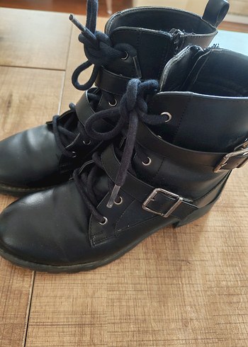 Siyah Deri Tokalı Blok Topuklu Bot - Görsel 5