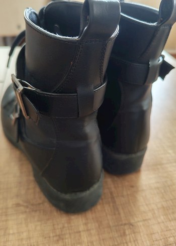 Siyah Deri Tokalı Blok Topuklu Bot - Görsel 3