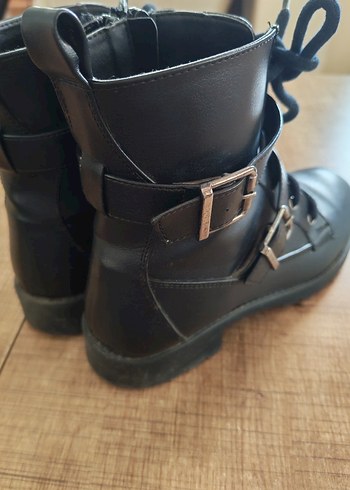 Siyah Deri Tokalı Blok Topuklu Bot - Görsel 2