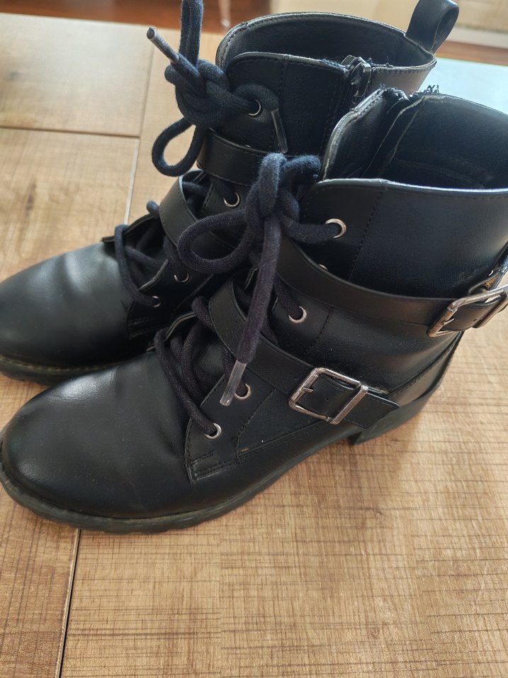 Siyah Deri Tokalı Blok Topuklu Bot - Görsel 5