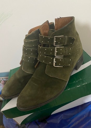 Yeşil Süet Tokalı Kadın Bot