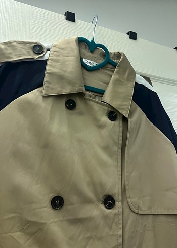 Bej ve Siyah Midi Trençkot - Görsel 3