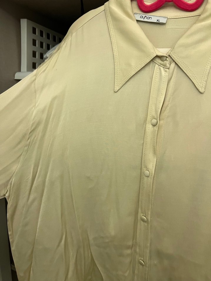 Bej Saten Düğmeli Kadın Gömlem - Görsel 3