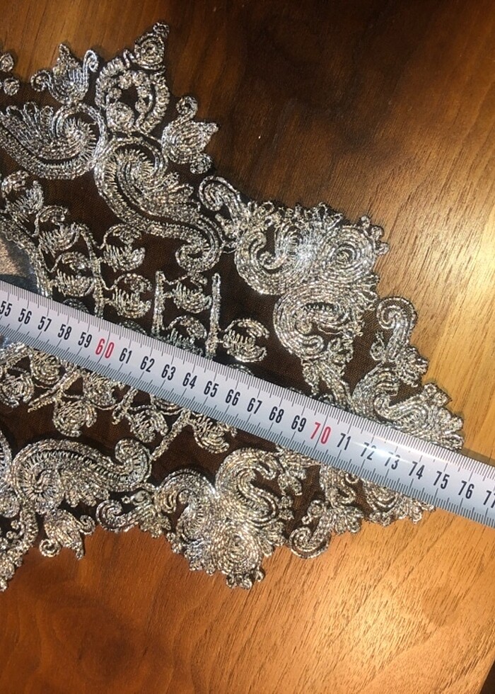 Gümüş rengi sehpa örtüsü - Görsel 5