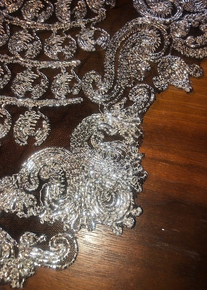 Gümüş rengi sehpa örtüsü - Görsel 3