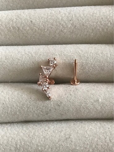 Beden Karışık Şekilli Taşlı Bakır Helix/Tragus Piercing