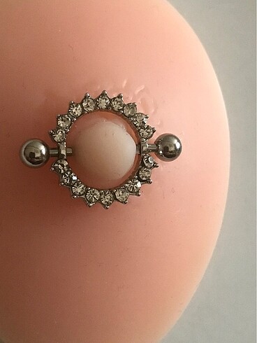Daire Yapraklı Göğüs Piercing