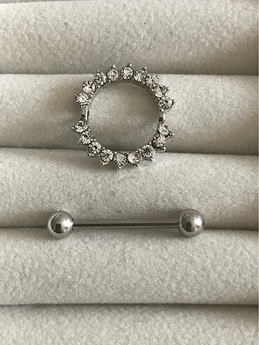 Beden Daire Yapraklı Göğüs Piercing