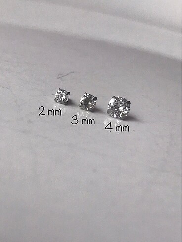Beden gri Renk Taşlı Burun Piercing