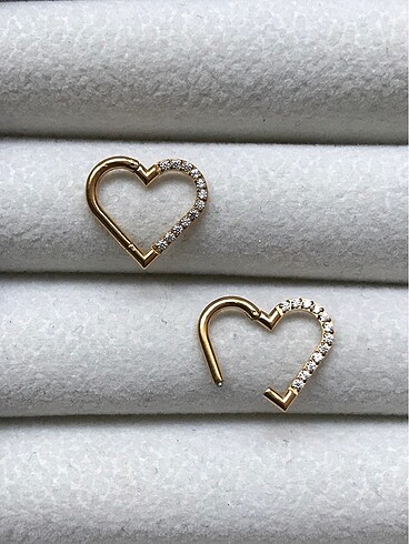 Diğer Kalpli Taşlı Gold Daith/Helix Piercing