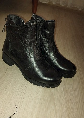 Deri Kadın Bot - Görsel 5