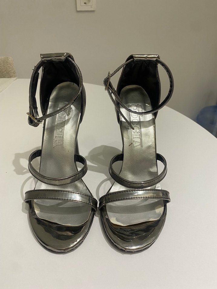 Gri Metal Stiletto Topuklu Kadın Ayakkabı - Görsel 4