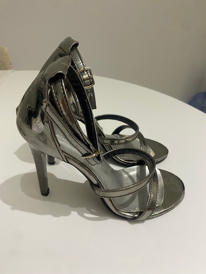 Gri Metal Stiletto Topuklu Kadın Ayakkabı - Görsel 5