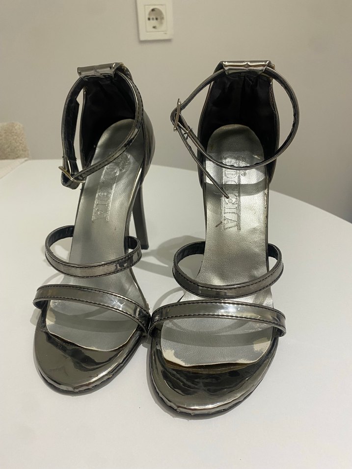 Gri Metal Stiletto Topuklu Kadın Ayakkabı - Görsel 2