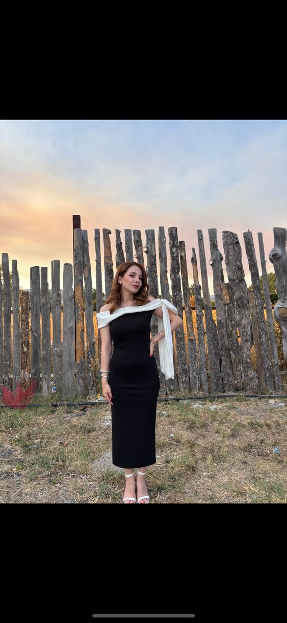 Straplez Uzun Siyah Beyaz Fiyonklu Mezuniyet Elbisesi - Görsel 4