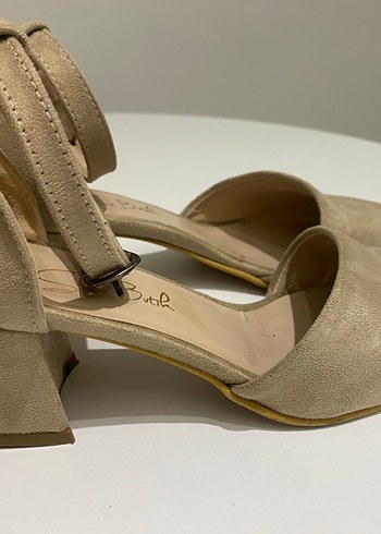 Bej Süet Tokalı Kadın Topuklu Ayakkabı - Görsel 3