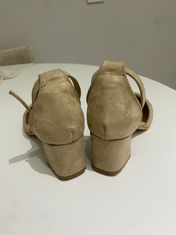 Bej Süet Tokalı Kadın Topuklu Ayakkabı - Görsel 4