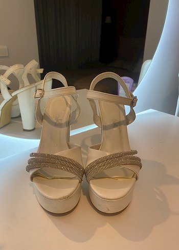 Beyaz Tokalı Yüksek Topuklu Abiye Ayakkabı - Görsel 7