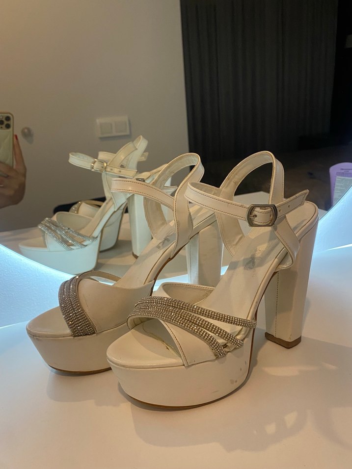 Beyaz Tokalı Yüksek Topuklu Abiye Ayakkabı - Görsel 4