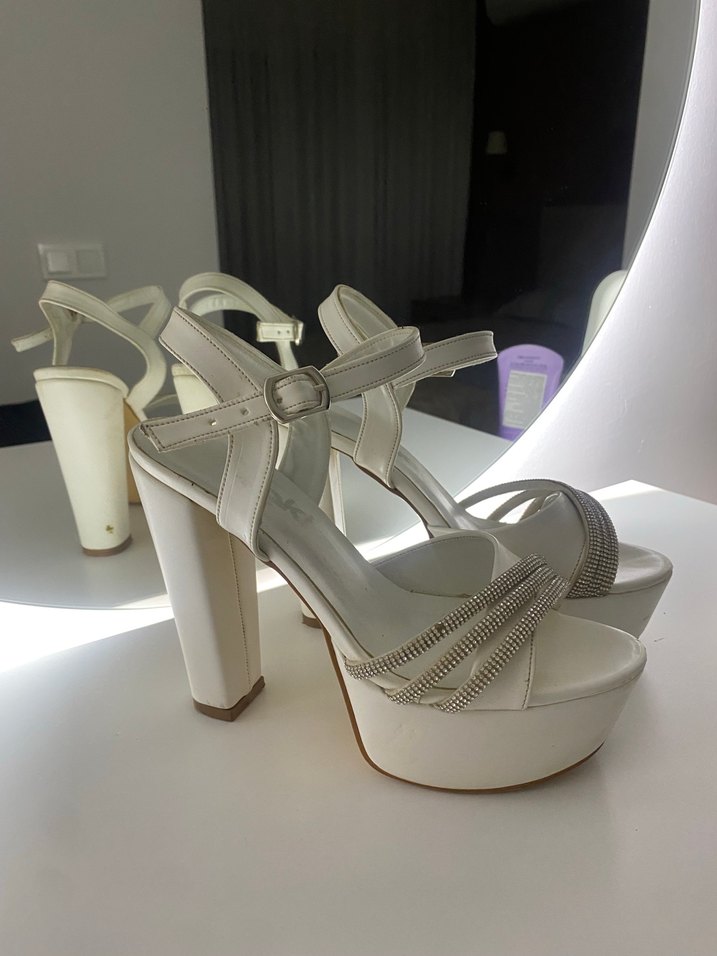 Beyaz Tokalı Yüksek Topuklu Abiye Ayakkabı - Görsel 5