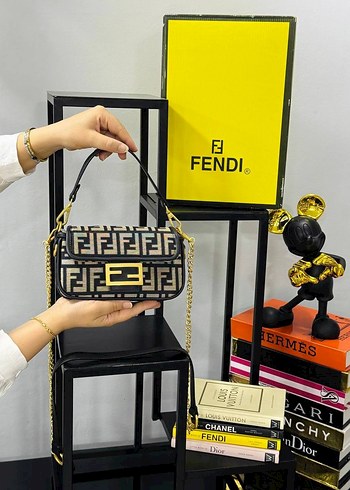 Beden altın Renk Zincir Detaylı Fendi Desenli Kadın Çanta
