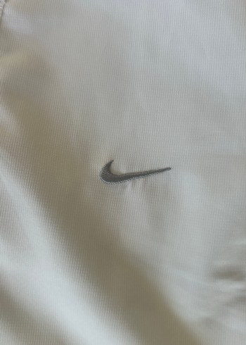 Nike Orijinal Beyaz olan neredeyse hiç kullanılmamış tek fiyat